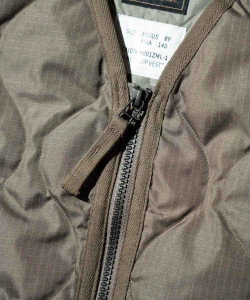 TAION(タイオン)の「TAION/タイオン "KIDS" MILITARY ZIP VNECK DOWN VEST (TAION-K001ZML-1) キッズ ミリタリー Vネックジップ ダウンベスト(ダウンジャケット/コート・キッズ・ベージュ/ブラック/オリーブ・120cm/140cm/130cm/150cm)」の16枚目の写真