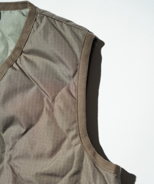 TAION(タイオン)の「TAION/タイオン "KIDS" MILITARY ZIP VNECK DOWN VEST (TAION-K001ZML-1) キッズ ミリタリー Vネックジップ ダウンベスト(ダウンジャケット/コート・キッズ・ベージュ/ブラック/オリーブ・120cm/140cm/130cm/150cm)」の17枚目の写真
