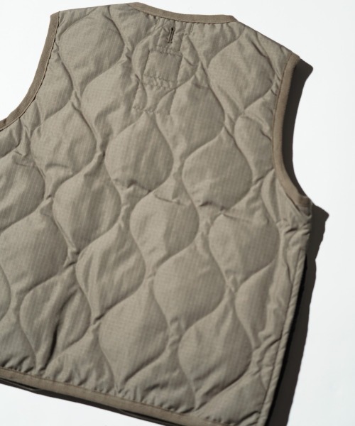 TAION(タイオン)の「TAION/タイオン "KIDS" MILITARY ZIP VNECK DOWN VEST (TAION-K001ZML-1) キッズ ミリタリー Vネックジップ ダウンベスト(ダウンジャケット/コート・キッズ・ベージュ/ブラック/オリーブ・120cm/140cm/130cm/150cm)」の14枚目の写真