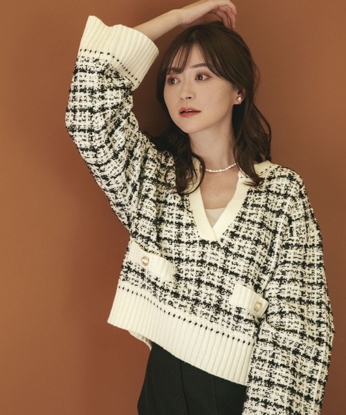 HEYUMM（ヘユム）の「キーネックツイードセーター（ニット/セーター・レディース・ホワイト系その他/ブルー系その他/ブラック系その他・ONE）」の2枚目の写真