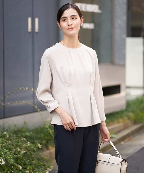 a.v.v（アーヴェヴェ）の「【洗える/イージーケア】サテンストレッチペプラムブラウス【セットアップ対応】（シャツ/ブラウス・レディース・ブラック/ネイビー/ライトグレー・36/40/42/38/34）」の8枚目の写真