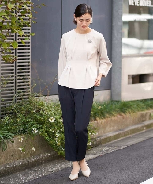 a.v.v（アーヴェヴェ）の「【洗える/イージーケア】サテンストレッチペプラムブラウス【セットアップ対応】（シャツ/ブラウス・レディース・ブラック/ネイビー/ライトグレー・36/40/42/38/34）」の15枚目の写真