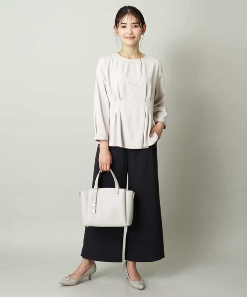 a.v.v（アーヴェヴェ）の「【洗える/イージーケア】サテンストレッチペプラムブラウス【セットアップ対応】（シャツ/ブラウス・レディース・ブラック/ネイビー/ライトグレー・36/40/42/38/34）」の22枚目の写真