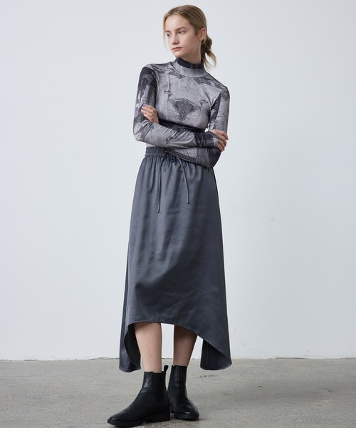 ELOOPS(イーループス)の「【 ELOOPS 】ヘムランドカットフレアサテンスカート(スカート・レディース・アイボリー/チャコールグレー・S/M/L)」の21枚目の写真