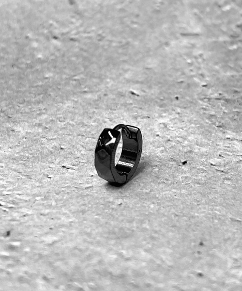 SBG（エスビー）の「SBG アシンメトリー カッティング フープピアス / 金属アレルギー対応ステンレス（ピアス（片耳用）・メンズ・ブラック/シルバー・FREE）」の9枚目の写真