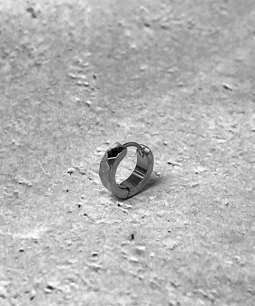 SBG（エスビー）の「SBG アシンメトリー カッティング フープピアス / 金属アレルギー対応ステンレス（ピアス（片耳用）・メンズ・ブラック/シルバー・FREE）」の10枚目の写真