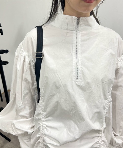 WHO'S WHO gallery（フーズフーギャラリー）の「ハーフジップギャザーボリュームワンピ（ワンピース・レディース・ブラック/オフホワイト・FREE）」の4枚目の写真