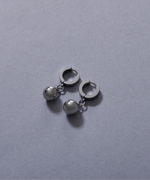Ellno Loset(エルノロゼット)の「ボールピアス/両耳用(ピアス(両耳用)・メンズ・オフホワイト/ブラック・FREE)」の2枚目の写真