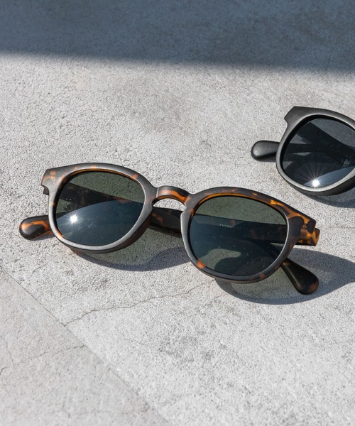 SMELLY（スメリー）の「ウェリントンマットサングラス（サングラス・レディース・ブラック/ブラウン・-）」の2枚目の写真