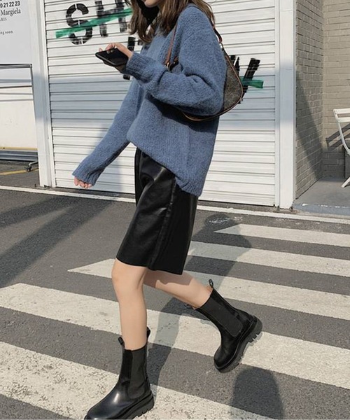 AMELY(エミリー)の「エコレザーショートパンツ(その他パンツ・レディース・ブラック/ブラウン/オリーブ・M/L)」の1枚目の写真