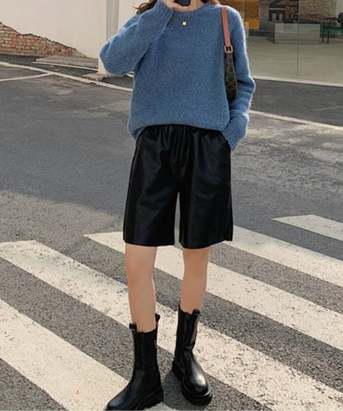 AMELY(エミリー)の「エコレザーショートパンツ(その他パンツ・レディース・ブラック/ブラウン/オリーブ・M/L)」の4枚目の写真
