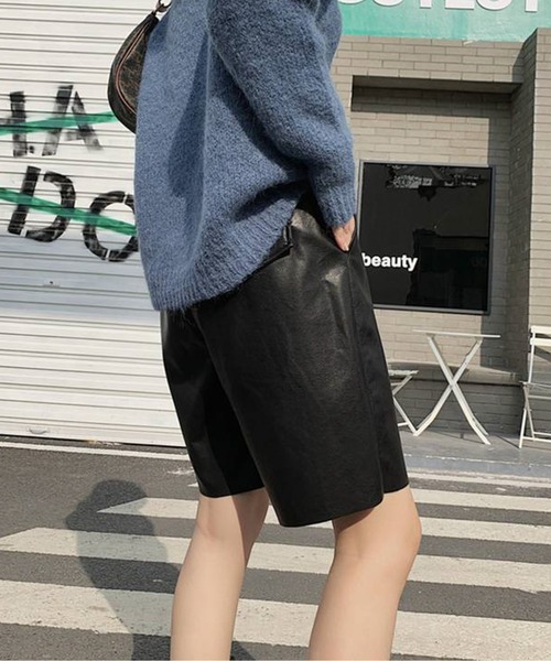 AMELY(エミリー)の「エコレザーショートパンツ(その他パンツ・レディース・ブラック/ブラウン/オリーブ・M/L)」の5枚目の写真