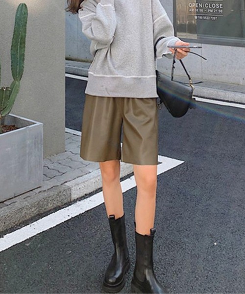 AMELY(エミリー)の「エコレザーショートパンツ(その他パンツ・レディース・ブラック/ブラウン/オリーブ・M/L)」の7枚目の写真