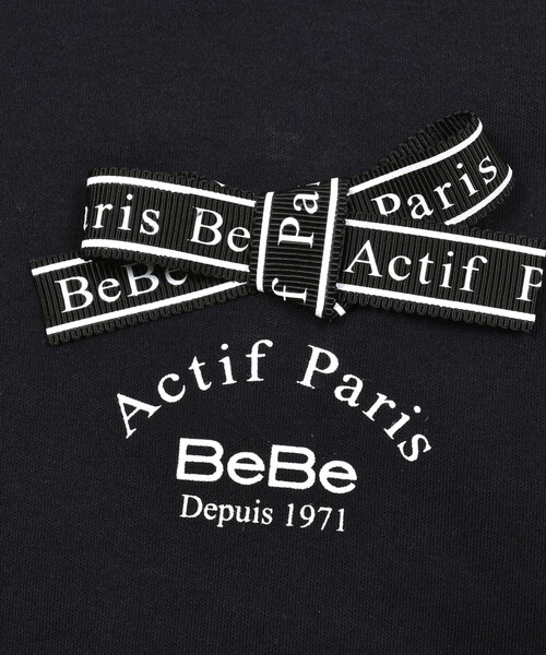 BeBe（ベベ）の「スカラップ袖ロゴリボンスムースTシャツ(90~160cm)（Tシャツ/カットソー・キッズ・ブラック/ネイビー・90cm/110cm/100cm/120cm/130cm/140cm/150cm）」の3枚目の写真