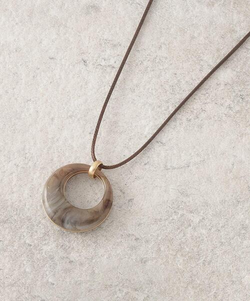 SHOO・LA・RUE（シューラルー）の「◆ぷっくり月の輪紐ネックレス（ネックレス・レディース・ライトブルー/ブラウン系/イエロー系その他/キャメル/オレンジ/グレー・00）」の3枚目の写真