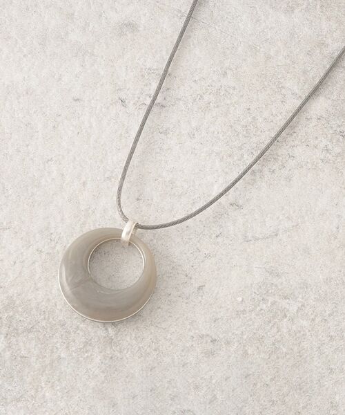 SHOO・LA・RUE（シューラルー）の「◆ぷっくり月の輪紐ネックレス（ネックレス・レディース・ライトブルー/ブラウン系/イエロー系その他/キャメル/オレンジ/グレー・00）」の2枚目の写真