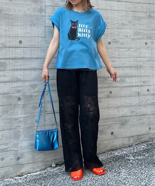 mi via loca（ミヴィアロカ）の「ターンバックCATロゴTシャツ（Tシャツ/カットソー・レディース・ライム/アイボリー/グレイッシュブルー・FREE）」の15枚目の写真