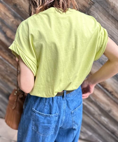 mi via loca（ミヴィアロカ）の「ターンバックCATロゴTシャツ（Tシャツ/カットソー・レディース・ライム/アイボリー/グレイッシュブルー・FREE）」の4枚目の写真