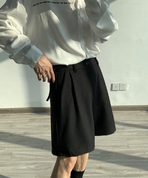 MGV(エムジーヴィー)の「Monotone Tuck Shorts(スラックス・メンズ・グレー/ブラック・MEDIUM/LARGE/X-LARGE)」の3枚目の写真