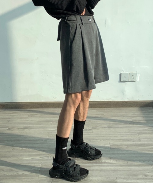 MGV(エムジーヴィー)の「Monotone Tuck Shorts(スラックス・メンズ・グレー/ブラック・MEDIUM/LARGE/X-LARGE)」の12枚目の写真