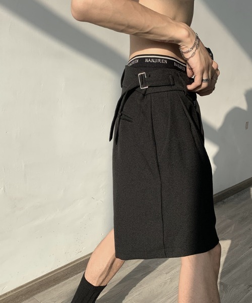 MGV(エムジーヴィー)の「Monotone Tuck Shorts(スラックス・メンズ・グレー/ブラック・MEDIUM/LARGE/X-LARGE)」の5枚目の写真