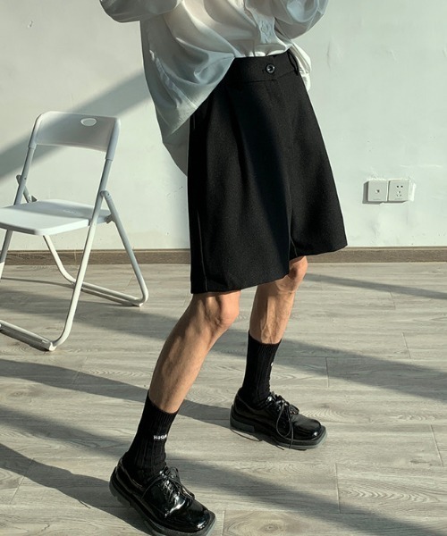 MGV(エムジーヴィー)の「Monotone Tuck Shorts(スラックス・メンズ・グレー/ブラック・MEDIUM/LARGE/X-LARGE)」の6枚目の写真