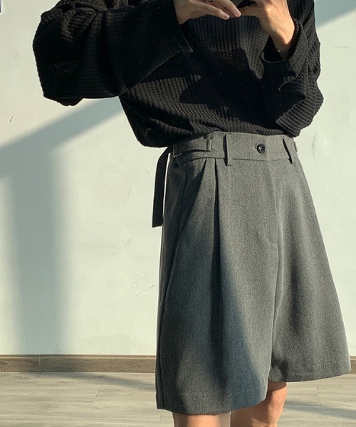 MGV(エムジーヴィー)の「Monotone Tuck Shorts(スラックス・メンズ・グレー/ブラック・MEDIUM/LARGE/X-LARGE)」の14枚目の写真