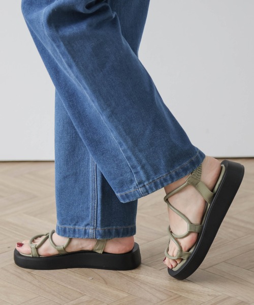 La-gemme（ラジェム）の「クロスストラップサンダル（サンダル・レディース・ホワイト/ブラック/ブラウン/オリーブ・36/37/40/38/39/35）」の4枚目の写真