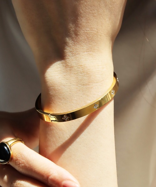 セール】金属アレルギー対応 クローバー ジルコニア デザインボタン式