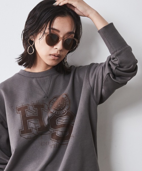 CHIC STYLE(シックスタイル)の「フロッキープリントスウェット <大きいサイズ有>シックスタイル(スウェット・レディース・ネイビー系/オフホワイト/チャコール・L/M/5L/4L/3L/LL)」の1枚目の写真
