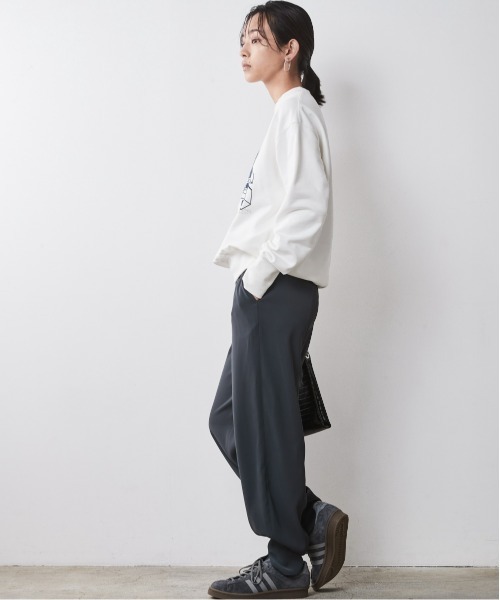 CHIC STYLE(シックスタイル)の「フロッキープリントスウェット <大きいサイズ有>シックスタイル(スウェット・レディース・ネイビー系/オフホワイト/チャコール・L/M/5L/4L/3L/LL)」の11枚目の写真
