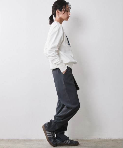 CHIC STYLE(シックスタイル)の「フロッキープリントスウェット <大きいサイズ有>シックスタイル(スウェット・レディース・ネイビー系/オフホワイト/チャコール・L/M/5L/4L/3L/LL)」の9枚目の写真