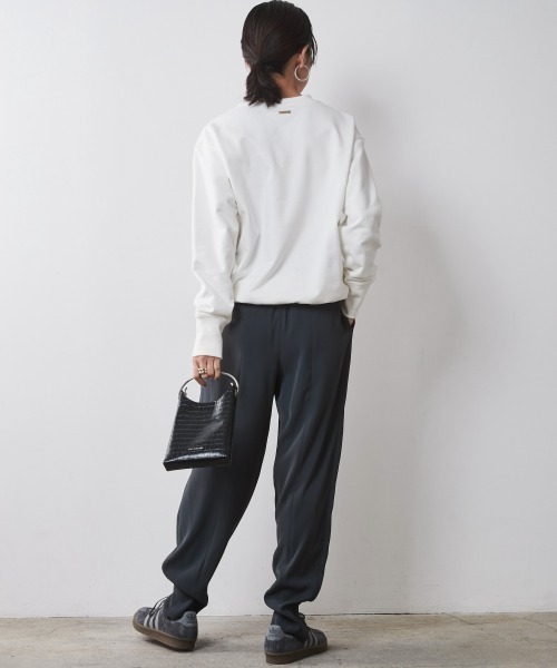 CHIC STYLE(シックスタイル)の「フロッキープリントスウェット <大きいサイズ有>シックスタイル(スウェット・レディース・ネイビー系/オフホワイト/チャコール・L/M/5L/4L/3L/LL)」の10枚目の写真