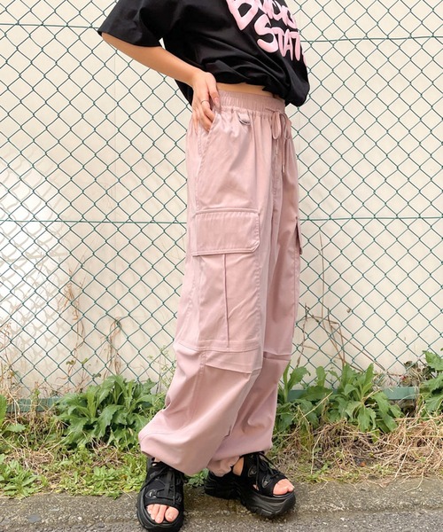 GORGE(ゴージ)の「《ルーズ×ミリタリー》レディース Bigカーゴパンツ ポケット付き ウエストゴム ゆったり 春夏秋(カーゴパンツ・レディース・カーキ/ブラック/ピンク/ライトグレー・F)」の4枚目の写真