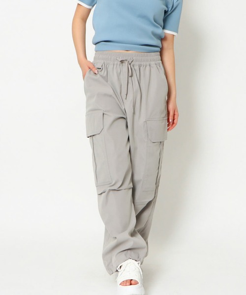 GORGE(ゴージ)の「《ルーズ×ミリタリー》レディース Bigカーゴパンツ ポケット付き ウエストゴム ゆったり 春夏秋(カーゴパンツ・レディース・カーキ/ブラック/ピンク/ライトグレー・F)」の2枚目の写真