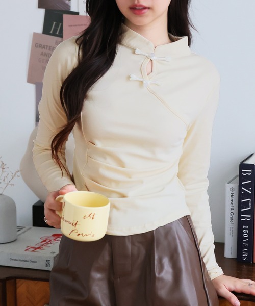 Doula Doula(ドゥーラドゥーラ)の「チャイナ風カットソー(Tシャツ/カットソー・レディース・ベージュ/ブラック/ホワイト・M/L)」の2枚目の写真