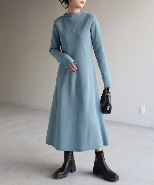 HUG.U（ハグユー）の「Aラインニットワンピース（ワンピース・レディース・グリーン/ベージュ/ブラック/アイボリー/グレー/ブルー/ブラウン系その他/グレー系その他/ブルー系その他/グリーン系その他/ブラック系その他・ミモレ丈/マキシ丈）」の10枚目の写真