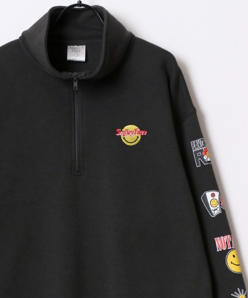 SMILEY FACE(スマイリーフェイス)の「SMILEY FACE/スマイリーフェイス オーバーサイズ 裏起毛 袖プリント ロゴ ワンポイント刺繍 ハーフジップ スウェット トレーナー/レディース メンズ(スウェット・レディース・ブラック/グレー系その他/ブラック系その他2/アッシュグレー/ブラック系その他/ブラック系その他3/スミクロ/グレー系その他2/ネイビー・M/L/LL)」の20枚目の写真