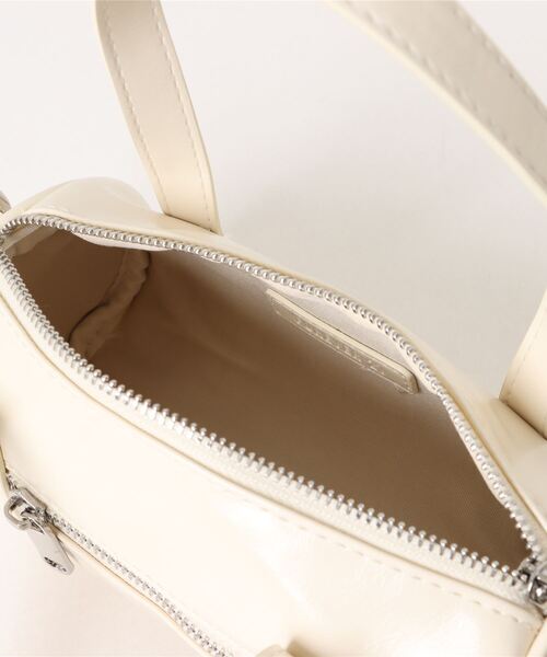 FOREVER 21（フォーエバー トゥエンティーワン）の「2WAYバレルバッグ（ショルダーバッグ・レディース・ホワイト系その他2・FREE）」の14枚目の写真