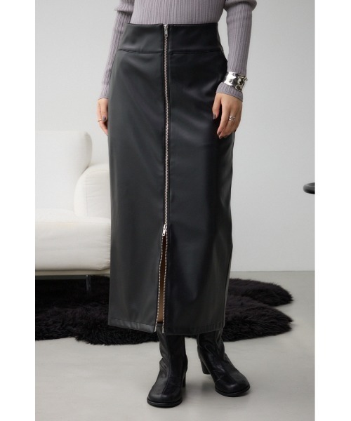 AZUL by moussy(アズールバイマウジー)の「フェイクレザーZIPタイトスカート(スカート・レディース・ライトベージュ/ブラック・MEDIUM/SMALL)」の2枚目の写真