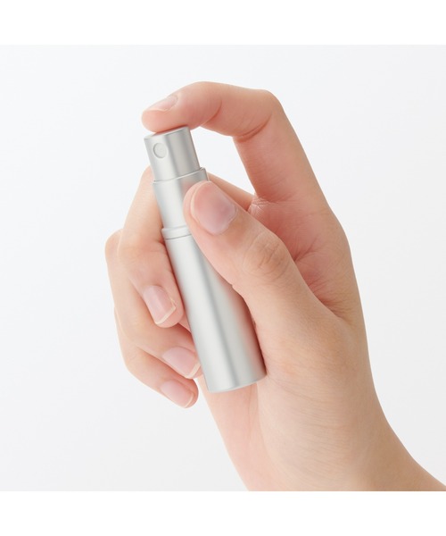 無印良品（ムジルシリョウヒン）の「アルミアトマイザー　５．７ｍＬ（香水・レディース・シルバー・FREE）」の5枚目の写真