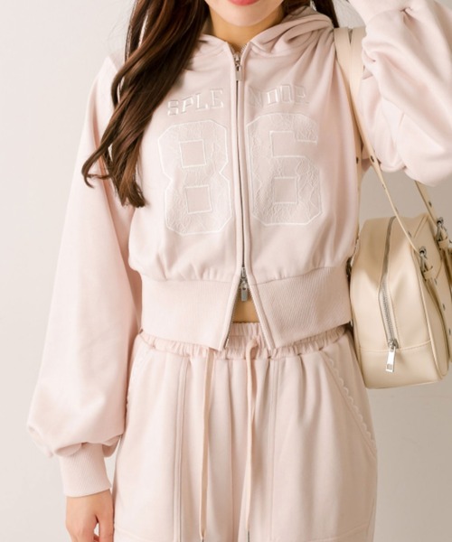 OLIVE des OLIVE（オリーブデオリーブ）の「ナンバリングパーカー（パーカー・レディース・ピンク/オフホワイト/トップグレー・FREE）」の3枚目の写真