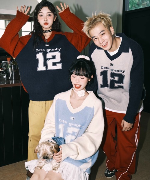 WESTBOY(ウエストボーイ)の「ナンバリング Vネックセーター WO25S2TP03【WB ORIGINALS】(ニット/セーター・メンズ・ネイビー/グレー/ライトブルー・L/M/XL)」の2枚目の写真