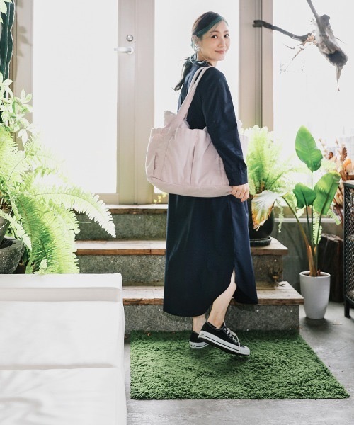 Bou Jeloud（ブージュルード）の「【はあちゅう×BouJeloud】２wayバックフレアシャツワンピース（シャツワンピース・レディース・ネイビー/ベージュ・FREE）」の5枚目の写真