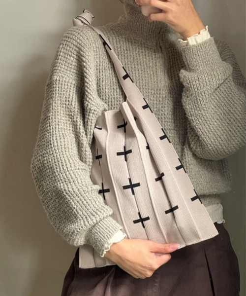 KNT365(ケイエヌティサンロクゴ)の「Knitty Cross(トートバッグ・レディース・クリーム/ピンク/ベージュ/ブラック/ブラウン・FREE)」の10枚目の写真