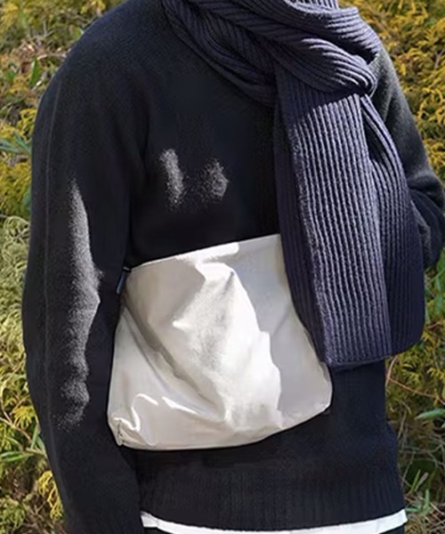 STANDARD SUPPLY(スタンダードサプライ)の「スタンダードサプライ / SIMPLICITY シンプリシティ / ZIP SHOULDER ジップショルダー(ショルダーバッグ・レディース・ブラック/レッド/グレー/チャコールグレー/ダークネイビー/モカ/マスタード/ダークパープル/サンドベージュ/グリーン/ブルー・FREE)」の4枚目の写真