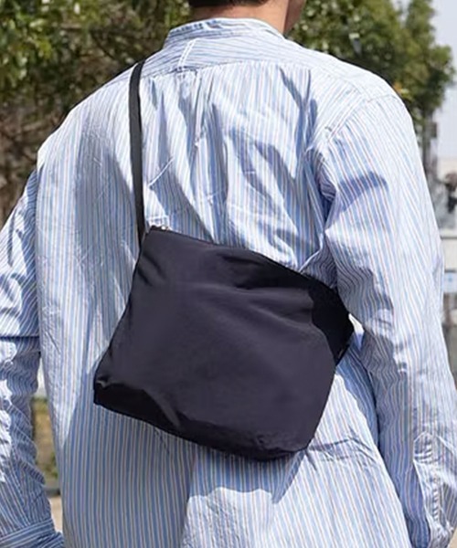 STANDARD SUPPLY(スタンダードサプライ)の「スタンダードサプライ / SIMPLICITY シンプリシティ / ZIP SHOULDER ジップショルダー(ショルダーバッグ・レディース・ブラック/レッド/グレー/チャコールグレー/ダークネイビー/モカ/マスタード/ダークパープル/サンドベージュ/グリーン/ブルー・FREE)」の9枚目の写真