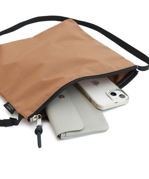 STANDARD SUPPLY(スタンダードサプライ)の「スタンダードサプライ / SIMPLICITY シンプリシティ / ZIP SHOULDER ジップショルダー(ショルダーバッグ・レディース・ブラック/レッド/グレー/チャコールグレー/ダークネイビー/モカ/マスタード/ダークパープル/サンドベージュ/グリーン/ブルー・FREE)」の17枚目の写真