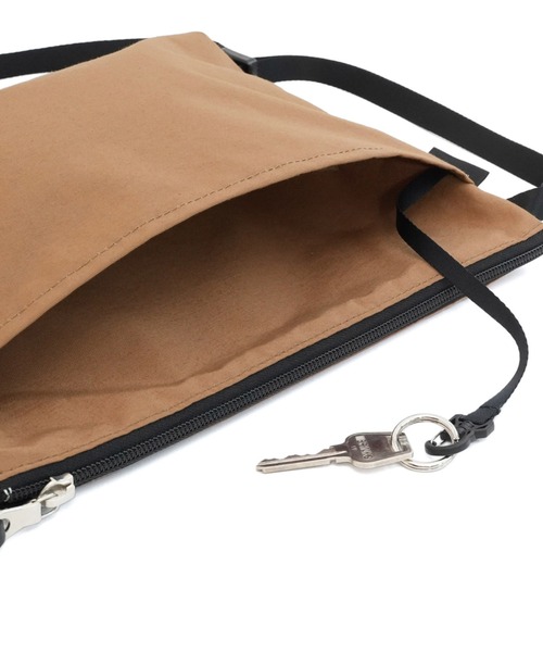 STANDARD SUPPLY(スタンダードサプライ)の「スタンダードサプライ / SIMPLICITY シンプリシティ / ZIP SHOULDER ジップショルダー(ショルダーバッグ・レディース・ブラック/レッド/グレー/チャコールグレー/ダークネイビー/モカ/マスタード/ダークパープル/サンドベージュ/グリーン/ブルー・FREE)」の15枚目の写真