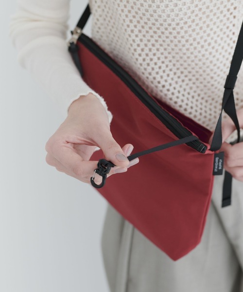 STANDARD SUPPLY(スタンダードサプライ)の「スタンダードサプライ / SIMPLICITY シンプリシティ / ZIP SHOULDER ジップショルダー(ショルダーバッグ・レディース・ブラック/レッド/グレー/チャコールグレー/ダークネイビー/モカ/マスタード/ダークパープル/サンドベージュ/グリーン/ブルー・FREE)」の19枚目の写真